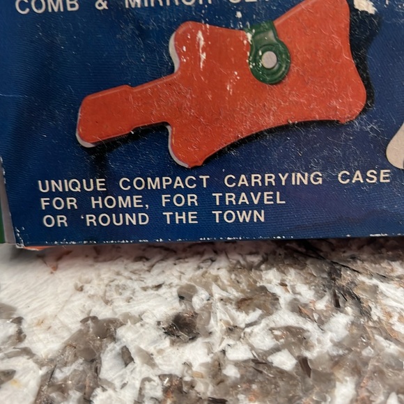 Old school vintage retro style Strum Along Comb 🪮 & Mirror Set very cool 🪨 🥖 - Picture 3 of 11